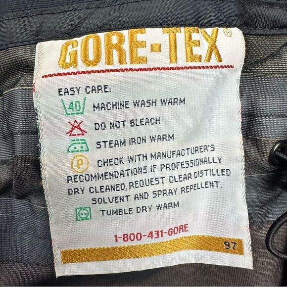 Vintage Moonstone Jacket‎ Womens Medium Red Pit Vents Hiking Camp Branded Fabric - Picture 15 of 16